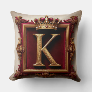 Majestätig gul monogram med krona på kunglig samme kudde