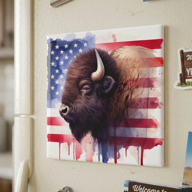 Majestätisk Amerikansk Bison & Patriotisk Flagg Ko Magnet (Majestic American Bison & Patriotic Flag Artwork. Magnet)
