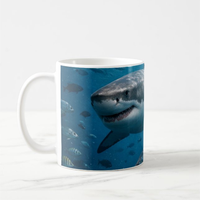 Majestätisk haj i det djupblåa kaffemugg (Vänster)