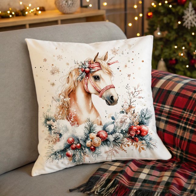 Majestätisk häst i snöig landskap kudde (Majestic Horse in Snowy Landscape Throw Pillow)