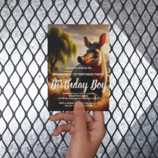 Majestätisk jordsvin i lugnt fält vykort