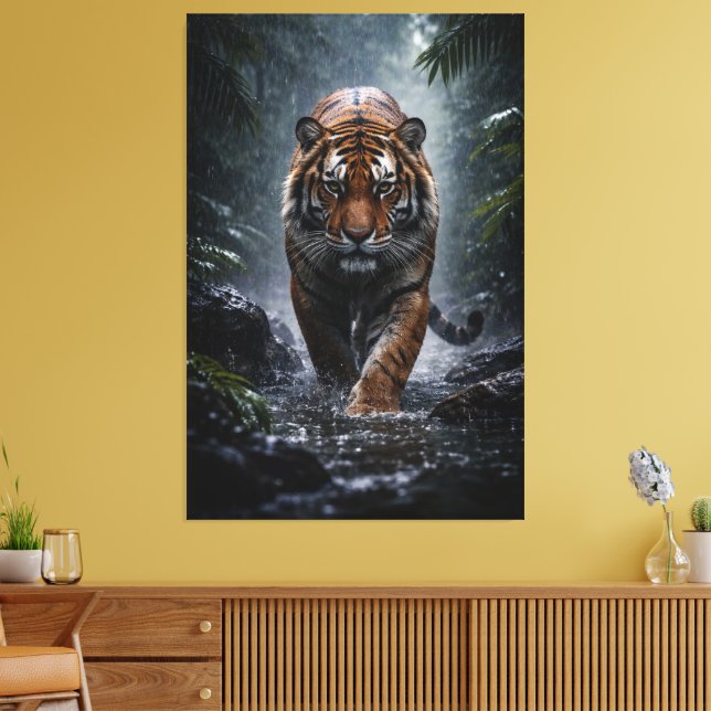 Majestätisk Tiger – Tyst Kraft i Regnet Canvastryck (Insitu (Vardagsrum))
