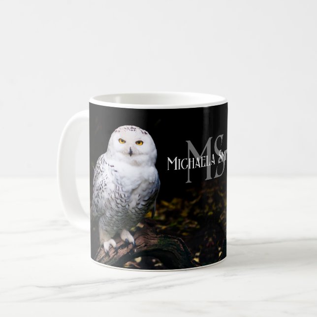 Majestätisk vinter snöuggla monogram anpassat namn kaffemugg (Framsida vänster)
