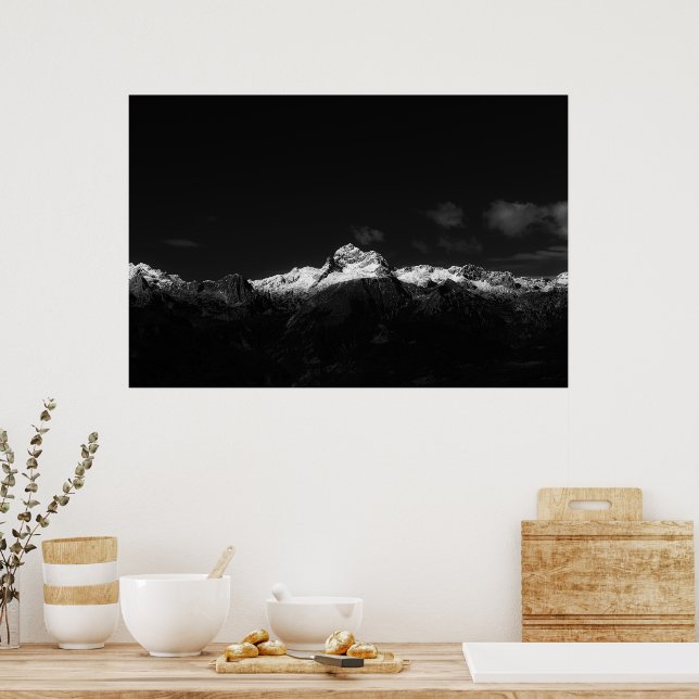 Majestätiska berget Triglav i svart och vitt Poster (Kök)