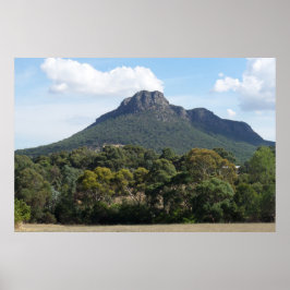 Majestätiska Mount Sturgeon från Dunkeld Poster