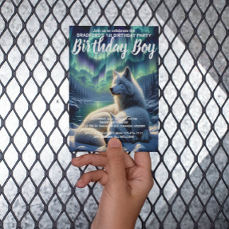 Majestätiska vita vargar i snö födelsedagsinbjudan vykort