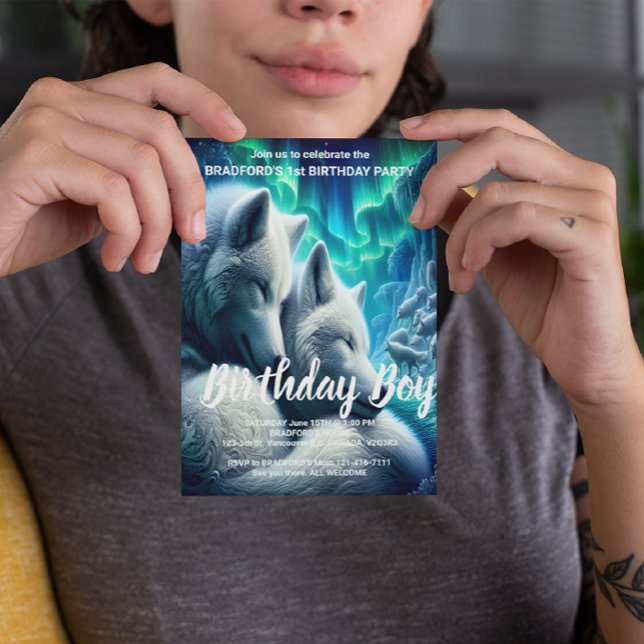 Majestätiska vita vargar som vilar på födelsedagsi vykort (Skapare uppladdad)