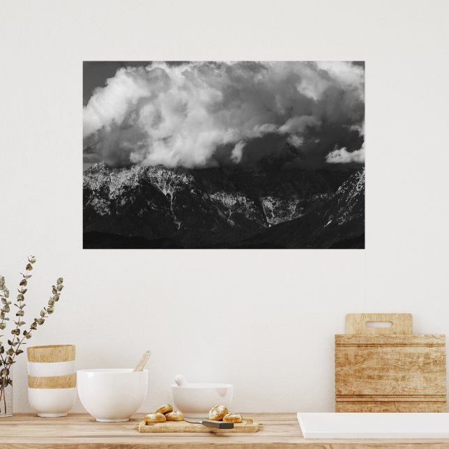 Majestätiskt berg under moln poster (Kök)