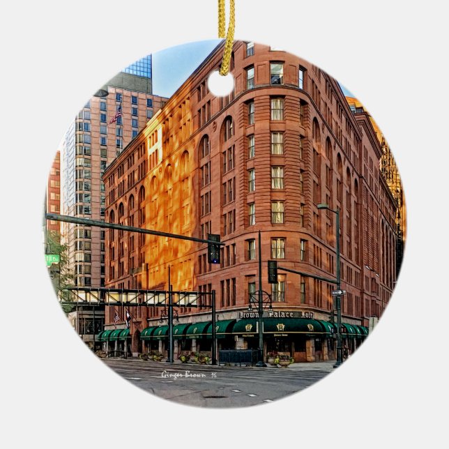 Majestätiskt brunt slotthotell på solnedgången, julgransprydnad keramik (Framsidan)