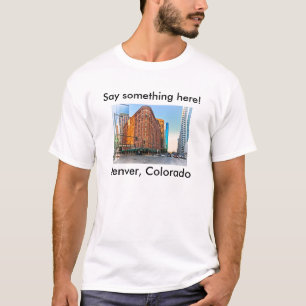 Majestätiskt brunt slotthotell på solnedgången, t shirt