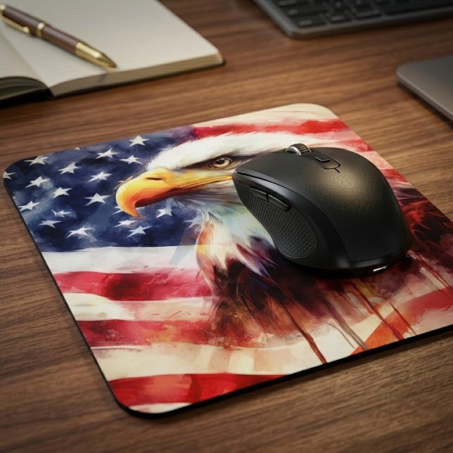 Majestätlig Porträtt av Vitörnad Havsörn med Ameri Musmatta (Majestic Bald Eagle Portrait with American Flag. Mouse Pad)