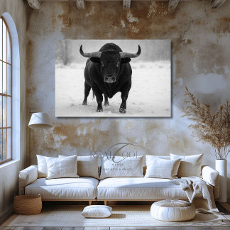 Majestic Black Bull i Winter Snö Fält Poster