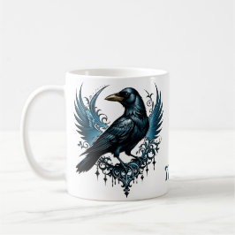 Majestic Black raven sitta på en ornate Kaffemugg