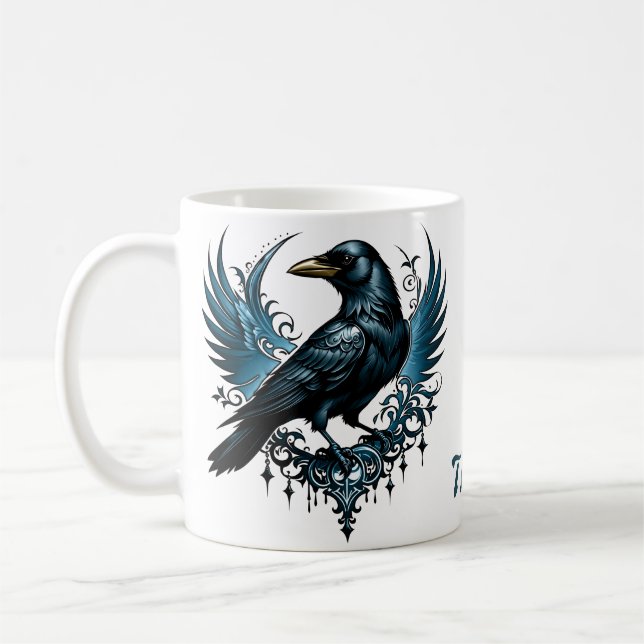 Majestic Black raven sitta på en ornate Kaffemugg (Vänster)