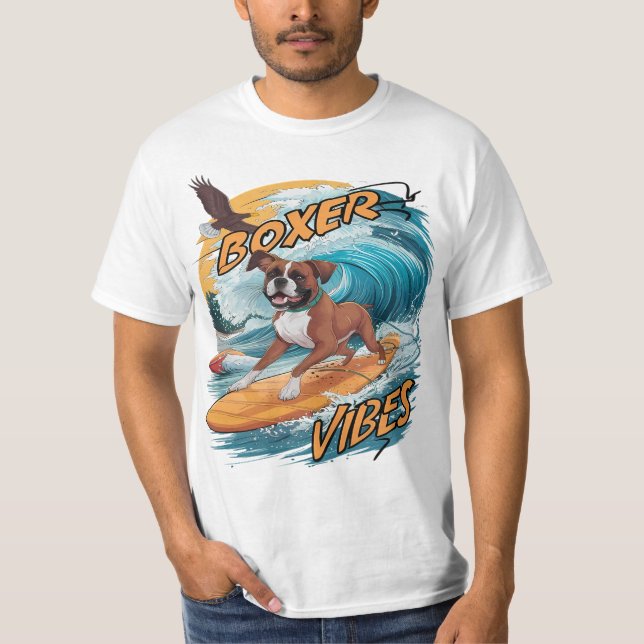 Majestic Boxer Surfer som erövrar Vågar T Shirt (Framsida)