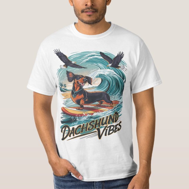 Majestic Dachshund Hund som fångar en vågsöverfång T Shirt (Framsida)