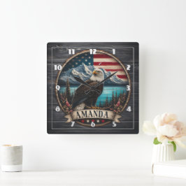 Majestic Eagle against Mountain Backdroppe Fyrkantig Klocka