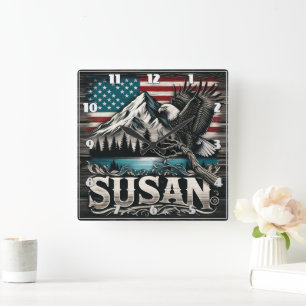 Majestic Eagle over Mountains och American Flagga Fyrkantig Klocka