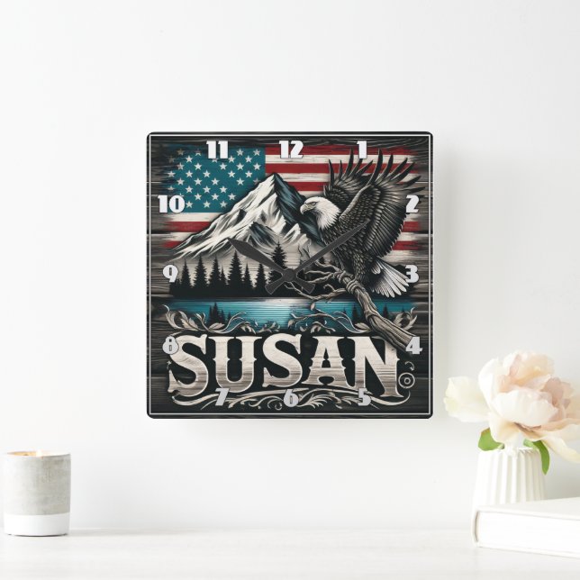 Majestic Eagle over Mountains och American Flagga Fyrkantig Klocka (Hem)