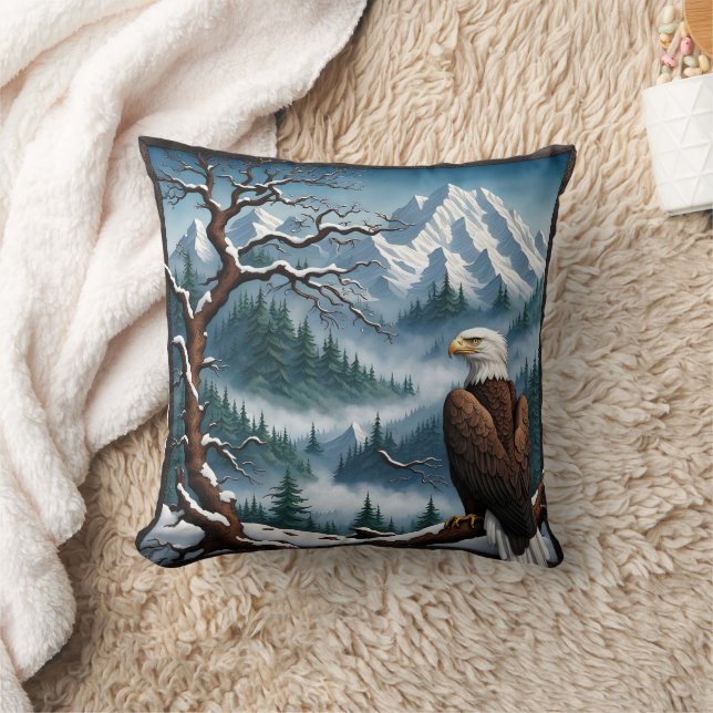 Majestic Eagle Perched in Snowy Mountain liggande Kudde (Filt)