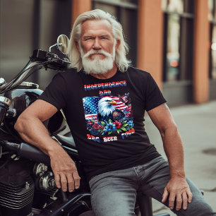 Majestic Eagle som flyger Independence day T Shirt