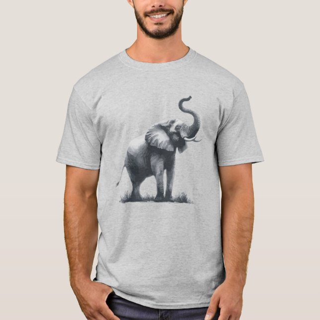 Majestic Elephant med upphöjd trunk T Shirt (Framsida)