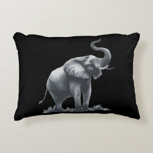 Majestic Elephant with Razed Trunk Grått Black Prydnadskudde