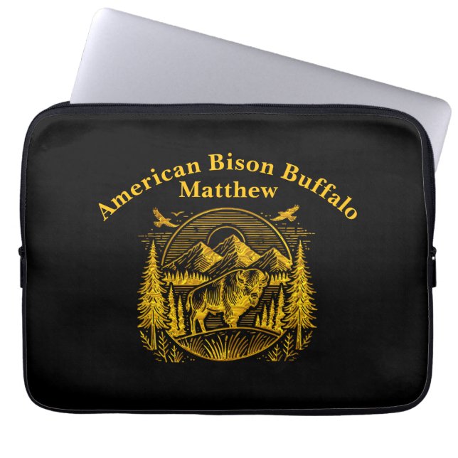 Majestic Gold Buffalo in Mountain Landscape Laptop Fodral (Framsidan)