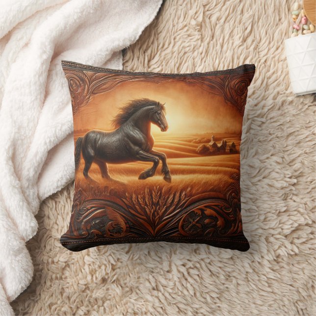 Majestic Horse Galloping through Golden Fält Kudde (Filt)