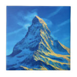 Majestic Matterhorn Kakelplatta<br><div class="desc">Denna digitala grafik fångar det stora Matterhorn,  en ikonisk alpreäck som sträcker sig över den schweiziska-italienska gräns. I ett sjudande och imponerande stil betonar målningen bergsregionens storhet genom ett dynamiskt samspel mellan ljus och färg. Toppmötet glöms med gyllene gulter.</div>