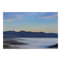 Majestic Mounteiglav med dimma i dalen