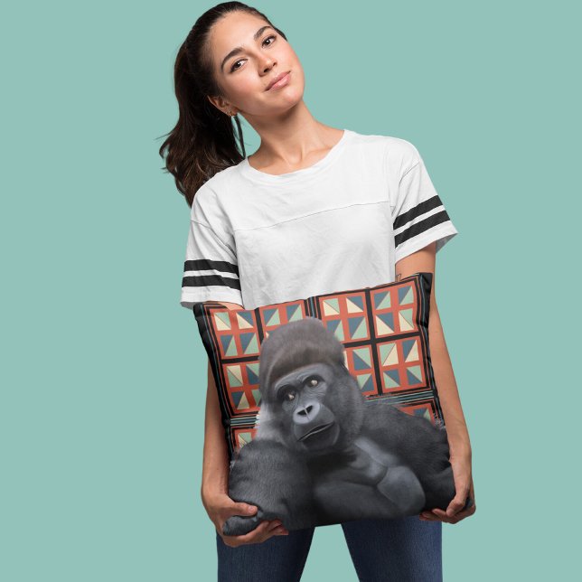 Majestic Sitta Gorilla on Red Geometric Wildlife Kudde (Skapare uppladdad)