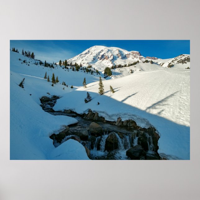 Majestic Snowbound Mt. Rainier Poster (Framsidan)