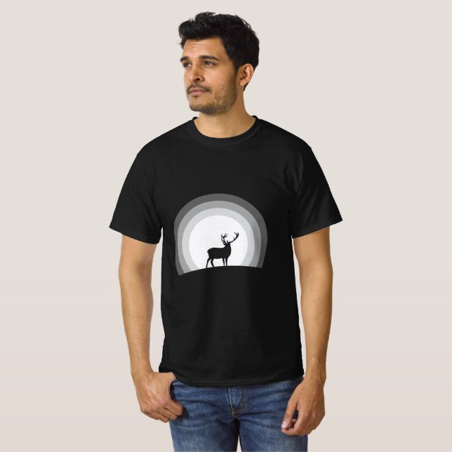 Majestic Stag Silhouette Under Lunar Light T Shirt (Hel framsida)