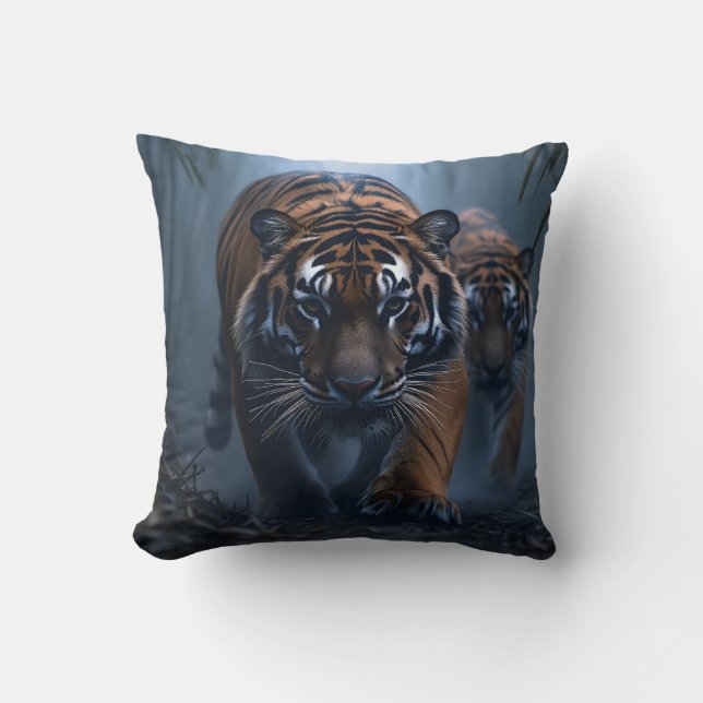 Majestic Tigers in a Foggy Jungle Kudde (Framsida)