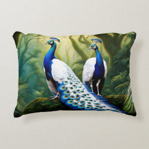 Majestic White och Blue Peacock in Forest Prydnadskudde