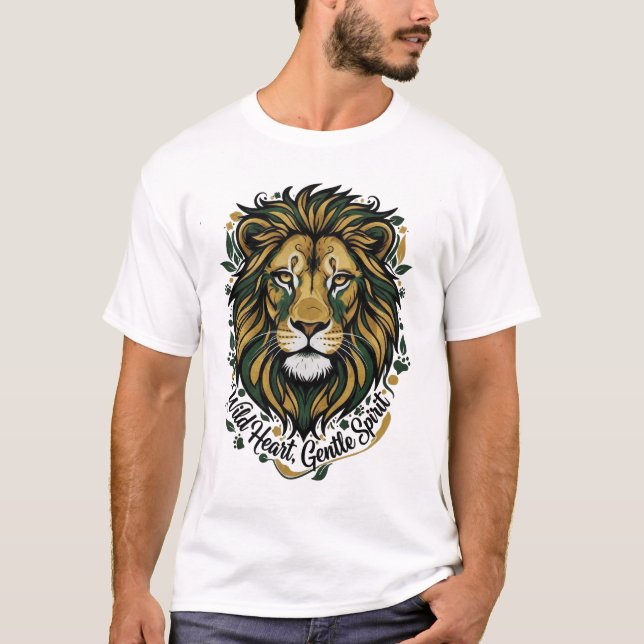Majestic Wild Heart Gentle Spirit Lion Head Green  T Shirt (Framsida)