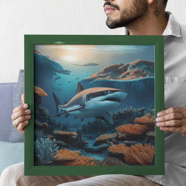 Majestisk haj som glider genom havsdjup poster (Skapare uppladdad)
