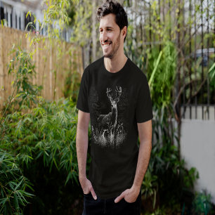 Majestisk Hjort i vildmarken - Svartvit konst T Shirt