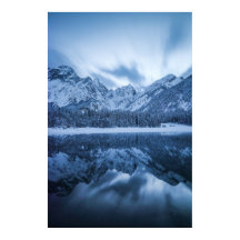 Majestiska berg reflektion Fusine sjö, Italien