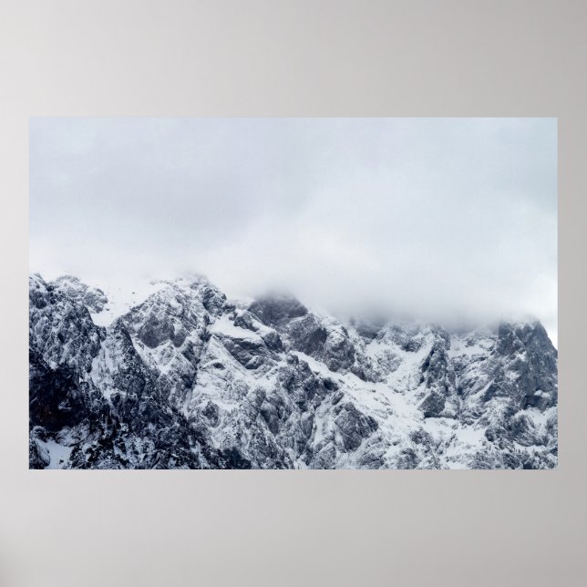 Majestiska berg under molnen poster (Framsidan)