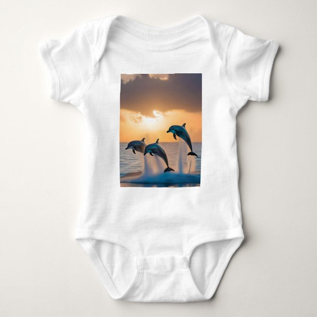 Majestiska delfiner som avger vid solnedgång. t shirt (Framsida)