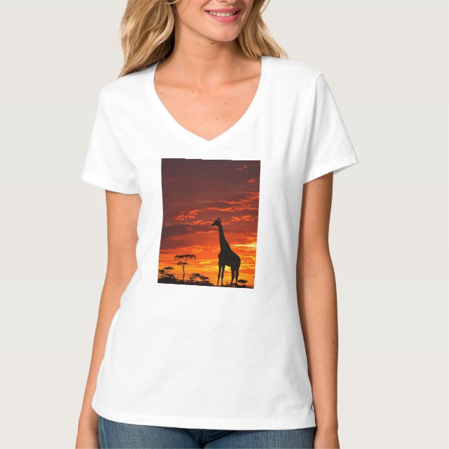 Majesty in Focus — The Eternal Giraffe T Shirt (Framsida)