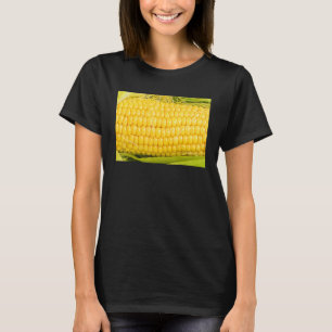 Majskolv med silkestrån och blad på kolven t shirt