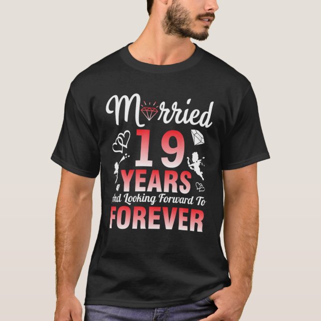 Maka till make gift i 19 år och Tittar framåt T Shirt (Framsida)