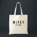 Makar Est 2022 Brud Att Bli Möhippa Tygkasse<br><div class="desc">Skapa din egen billiga shoppingväska på Zazzle! Använd designverktyget för att ladda upp din egen konst, design eller bilder för att skapa en unik billig shoppingväska. Du kan också lägga till text med hjälp av bra teckensnitt och förhandsgranska din design. Denna enkla att anpassa billiga shoppingväska har ingen minsta beställning...</div>