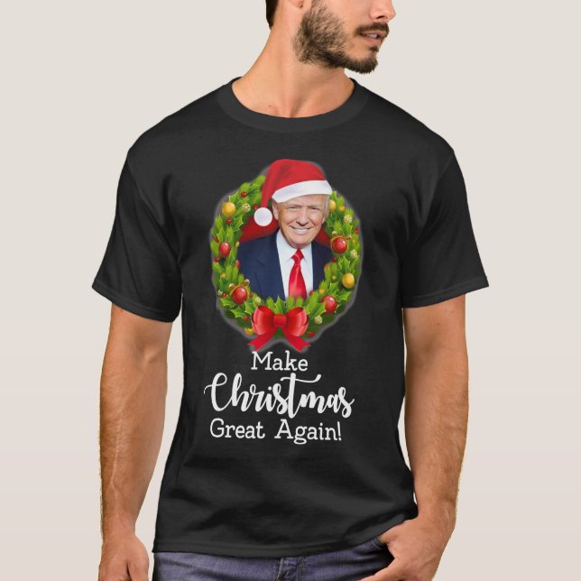 Make Christmas Great Again with Trump on red backg T Shirt (Framsida)