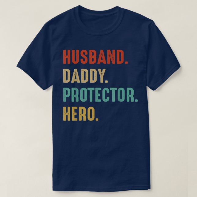MAKE DADDY PROTECTOR HERO Pappa Far Funny Fath T Shirt (Design framsida)