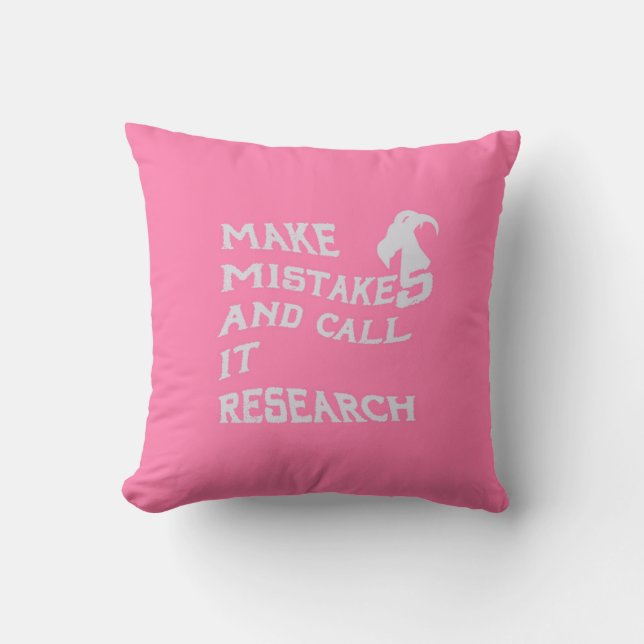Make Mistakes and Call it Research Throw Pillow Kudde (Framsida)