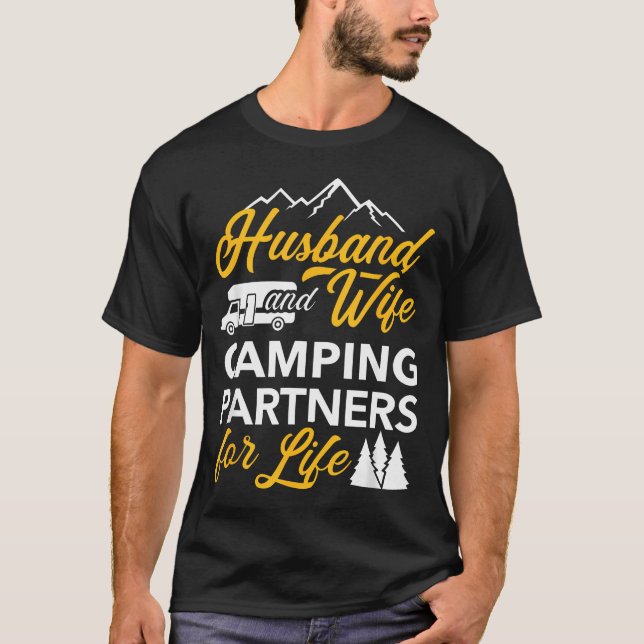 Make och hustru campingpartners för livet t shirt (Framsida)